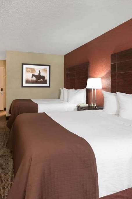 Hotel Baymont by Wyndham Midland Airport photo 2