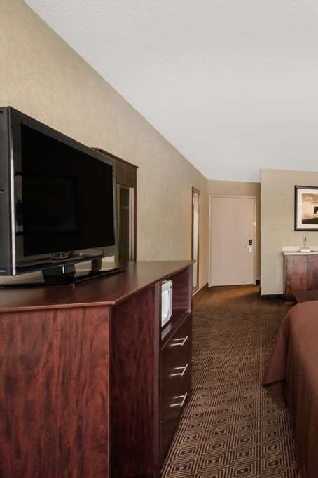 Hotel Baymont by Wyndham Midland Airport photo 3