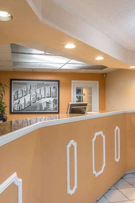 Hotel Super 8 by Wyndham Black Mountain photo 5