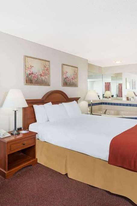 Hotel Baymont Inn Suites Rolla photo 2