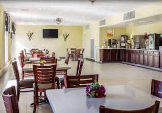 Hotel Baymont by Wyndham Walterboro photo 4
