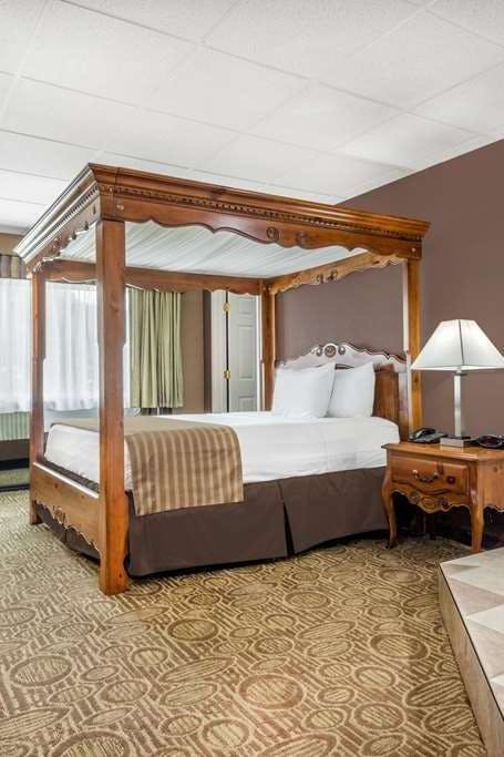 Hotel Ramada by Wyndham Paintsville Hotel & Conference Center photo 1