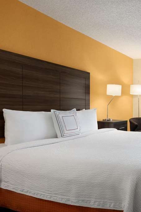 Hotel Baymont by Wyndham Tulsa photo 2