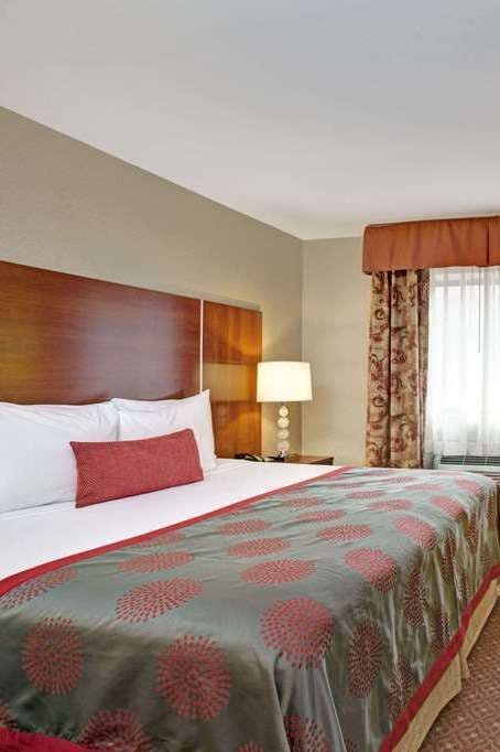 Hotel Ramada by Wyndham Staten Island photo 1