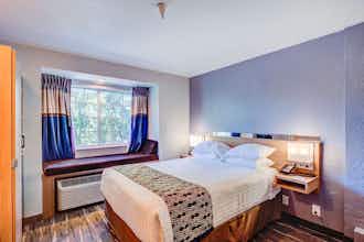 Hotel Microtel Inn & Suites by Wyndham Zephyrhills photo 4