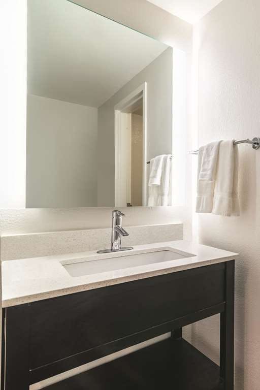 Hotel La Quinta Inn & Suites by Wyndham Salem NH photo 5