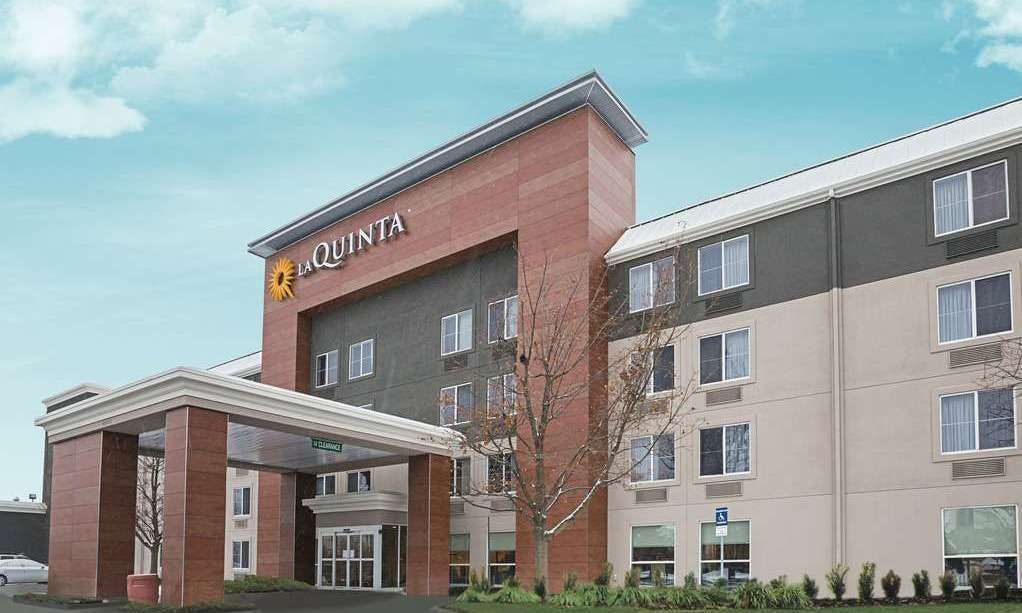 La Quinta Inn & Suites by Wyndham Detroit Utica