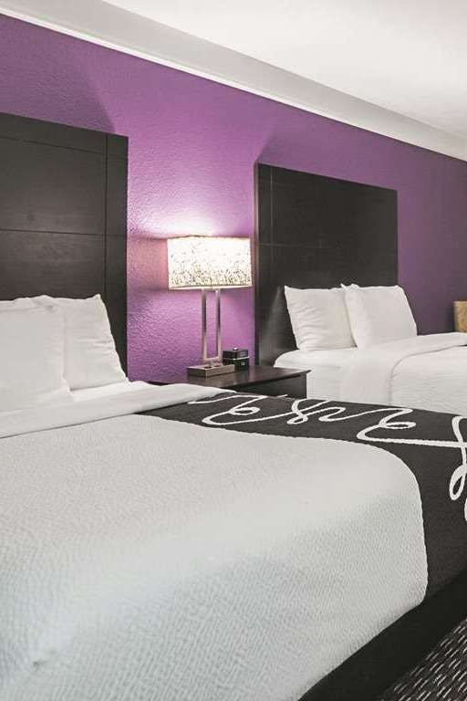 Hotel La Quinta Inn & Suites by Wyndham Detroit Utica photo 2