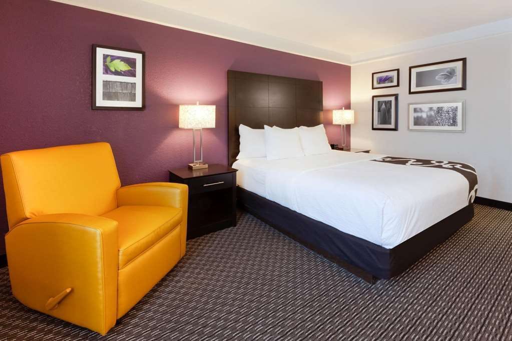 Hotel La Quinta Inn & Suites by Wyndham Detroit Utica photo 3