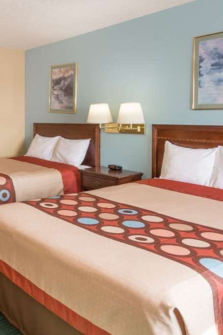 Hotel Super 8 Woodstock photo 2
