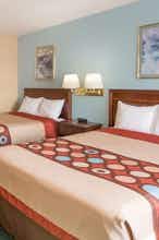 Hotel Super 8 Woodstock photo 2
