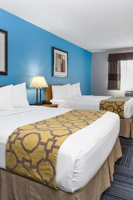 Hotel Baymont Marinette photo 2