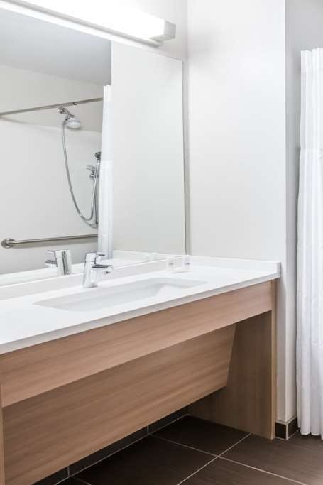 Hotel Microtel by Wyndham Penn Yan Finger Lakes Region photo 4