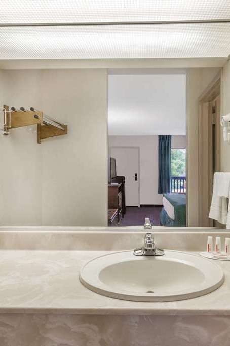 Hotel Baymont Inn Suites London photo 5