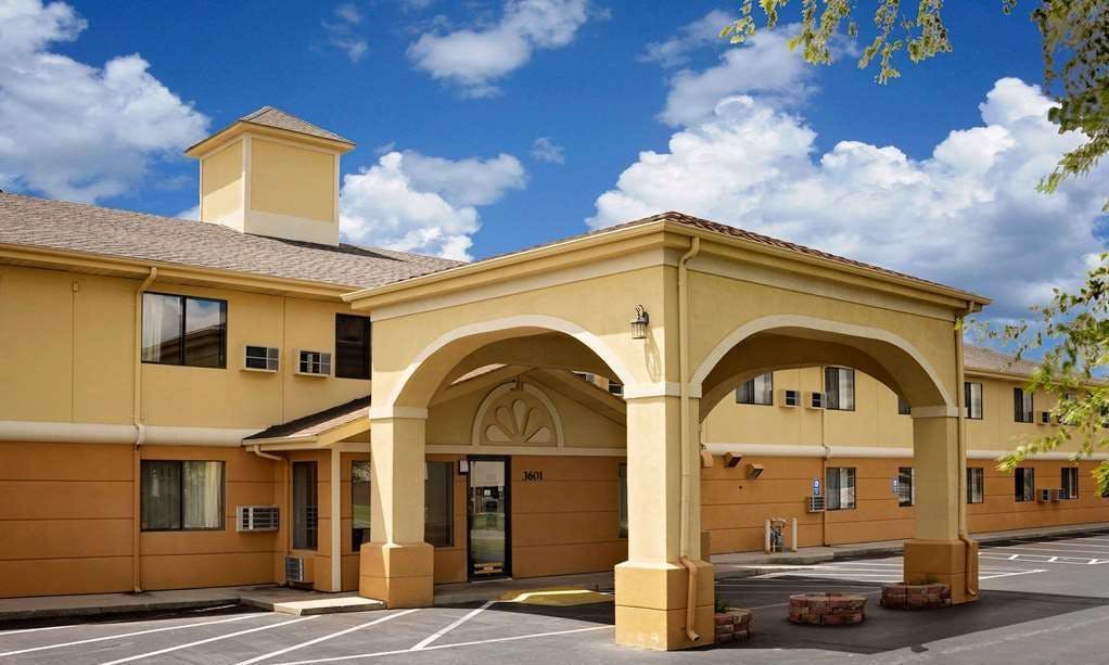 Super 8 by Wyndham Muncie/Ball St. College Area