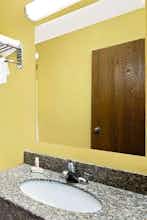 Hotel Super 8 by Wyndham Muncie/Ball St. College Area photo 4