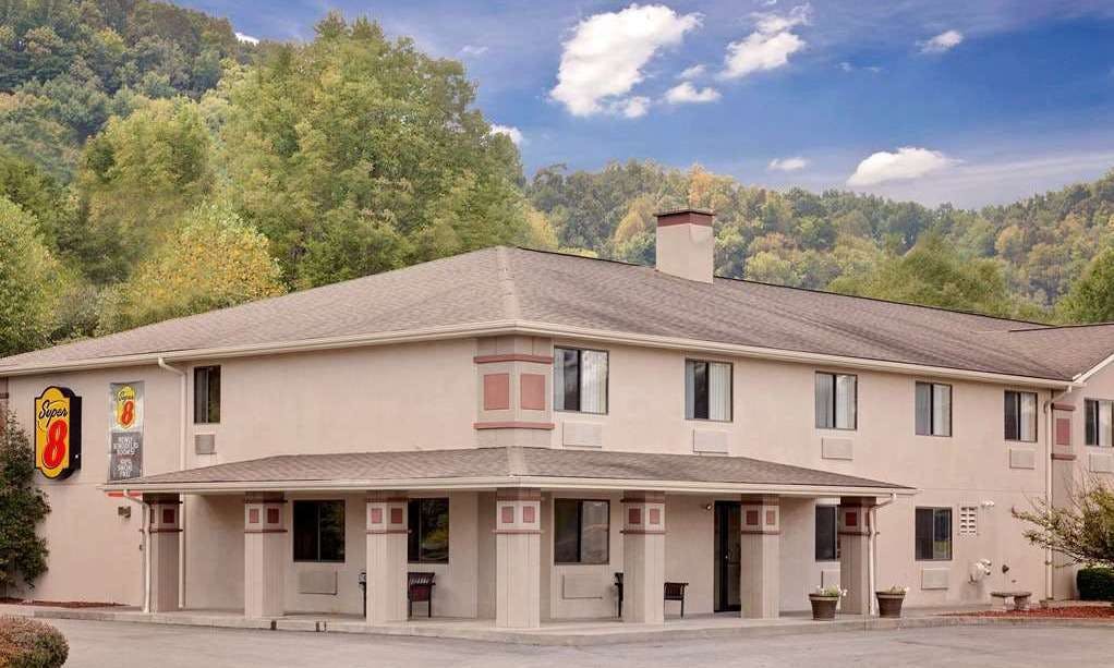 Super 8 by Wyndham Lebanon