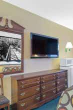 Hotel Super 8 Talladega AL photo 3