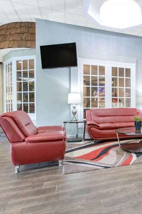 Hotel Ramada by Wyndham Lewiston Hotel & Conference Center photo 4