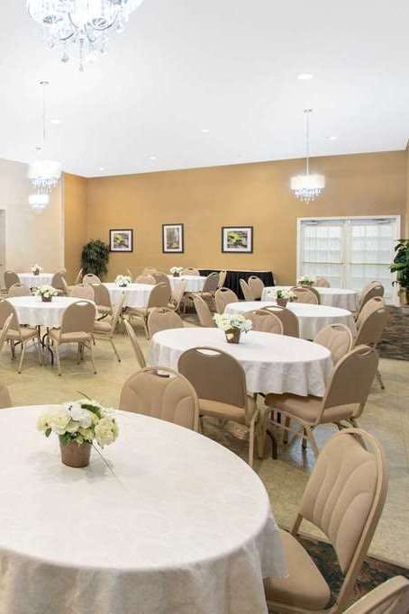 Hotel Ramada by Wyndham Lewiston Hotel & Conference Center photo 5