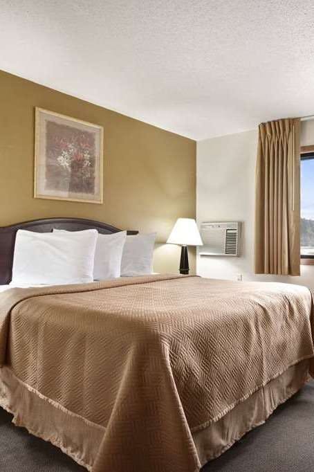 Hotel Travelodge by Wyndham La Porte/Michigan City Area photo 1