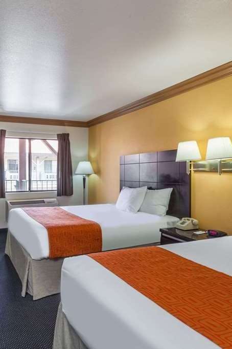 Hotel Howard Johnson by Wyndham Norco photo 2