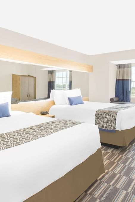 Hotel Microtel Inn & Suites by Wyndham Ames photo 2