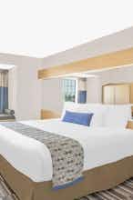 Hotel Microtel Inn & Suites by Wyndham Ames photo 1