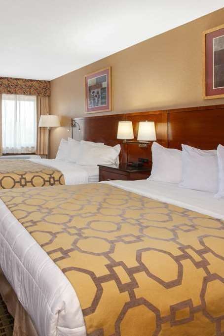 Hotel Baymont Inn and Suites by Wyndham Franklin, Indiana photo 3