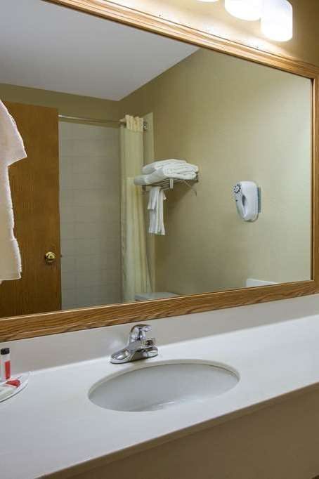 Hotel Baymont Inn and Suites by Wyndham Franklin, Indiana photo 5