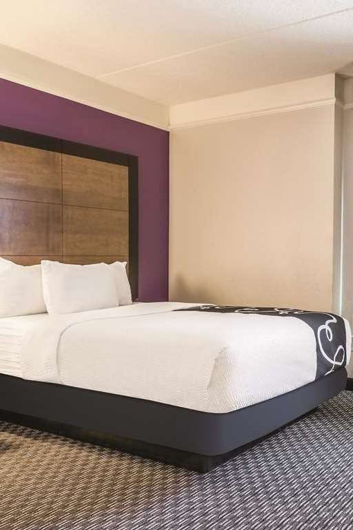 Hotel La Quinta Inn & Suites by Wyndham Alexandria Airport photo 1