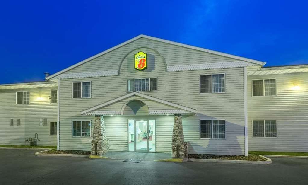 Super 8 by Wyndham Hamilton