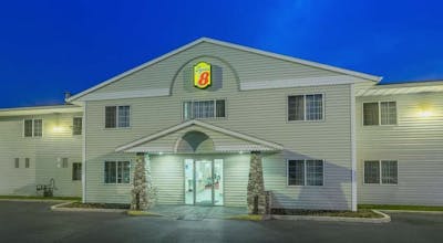 Super 8 by Wyndham Hamilton