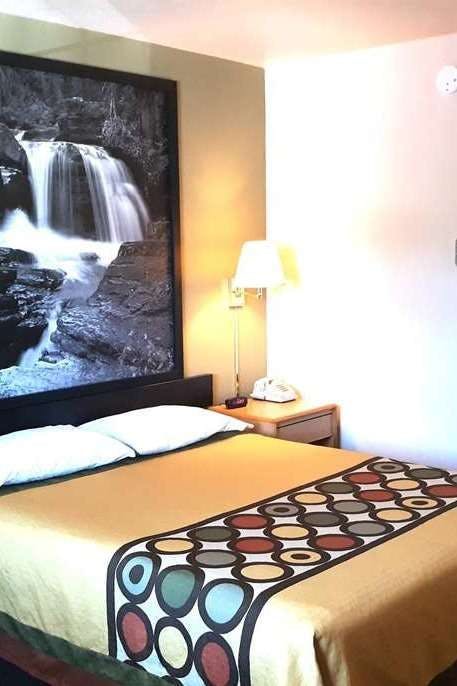 Hotel Super 8 by Wyndham Hamilton photo 1