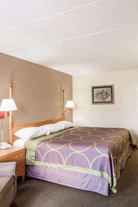 Hotel Super 8 by Wyndham Manassas photo 1