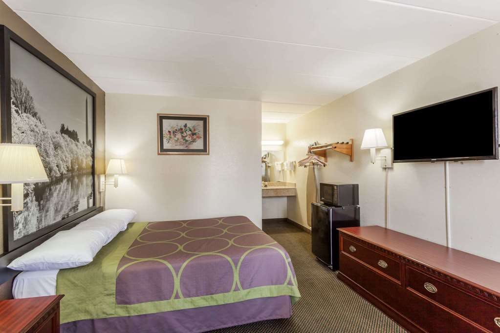 Hotel Super 8 by Wyndham Manassas photo 4