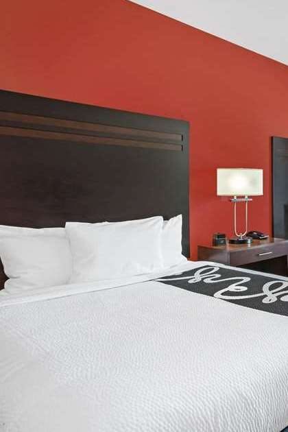 Hotel La Quinta Inn & Suites by Wyndham Pecos photo 2