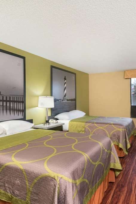Hotel Super 8 by Wyndham Raleigh North East photo 3