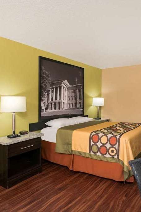 Hotel Super 8 by Wyndham Raleigh North East photo 1