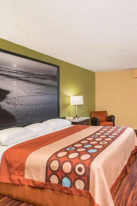 Hotel Super 8 by Wyndham Raleigh North East photo 2