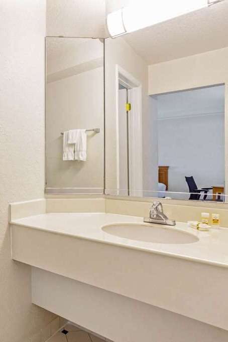 Hotel La Quinta Inn Pinellas Park photo 4