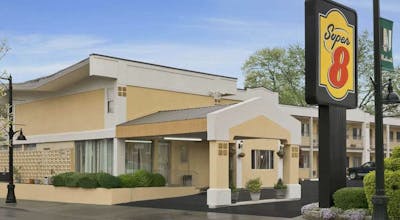 Super 8 by Wyndham Belleville IL/St. Louis Area