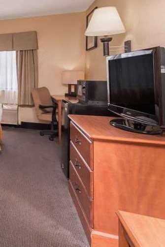 Hotel Baymont Inn LaGrange photo 5