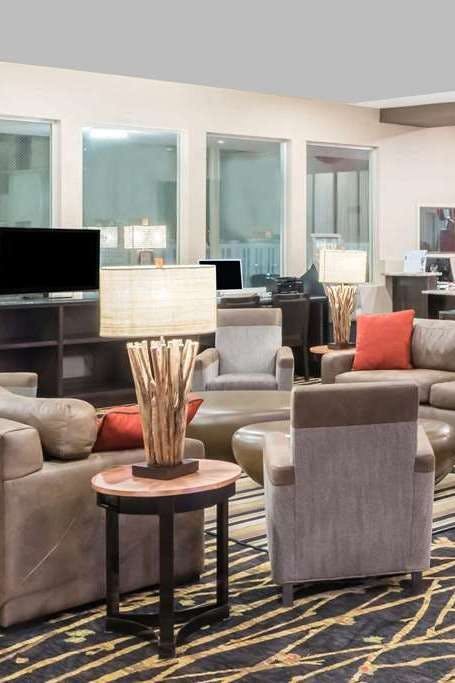 Hotel Ramada by Wyndham Grand Forks photo 4