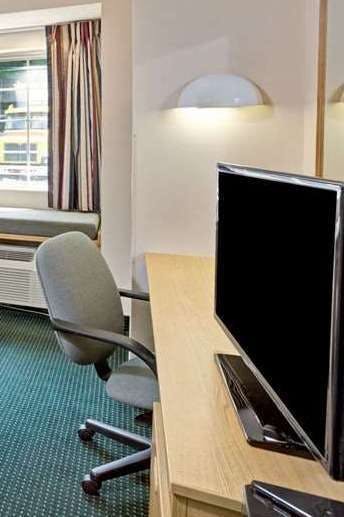 Hotel Microtel Inn & Suites by Wyndham Raleigh Durham Airport photo 5