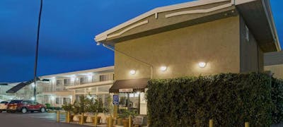 Super 8 Culver City