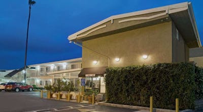 Super 8 by Wyndham Culver