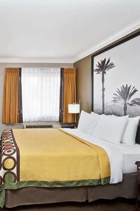 Hotel Super 8 by Wyndham Culver photo 1