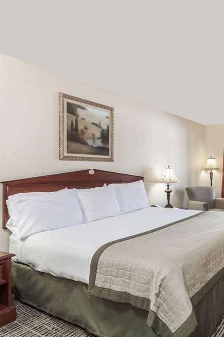 Hotel Baymont by Wyndham Hickory photo 4