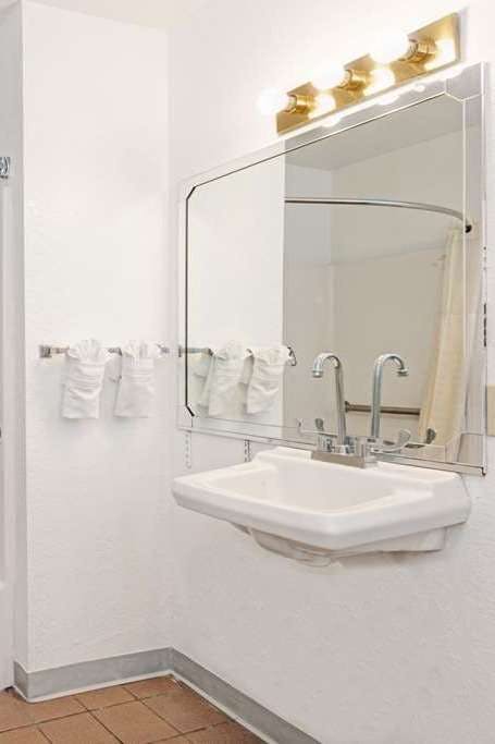 Hotel Days Inn by Wyndham Espanola photo 4